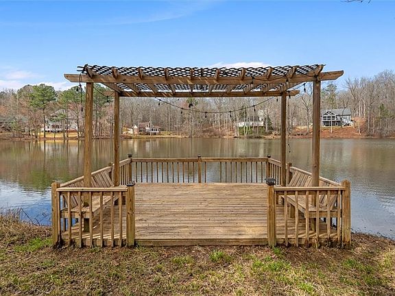 2nd image of 2117 Lakeview Pkwy