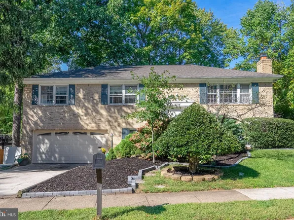 15904 Fairway Dr, Dumfries, VA 22025