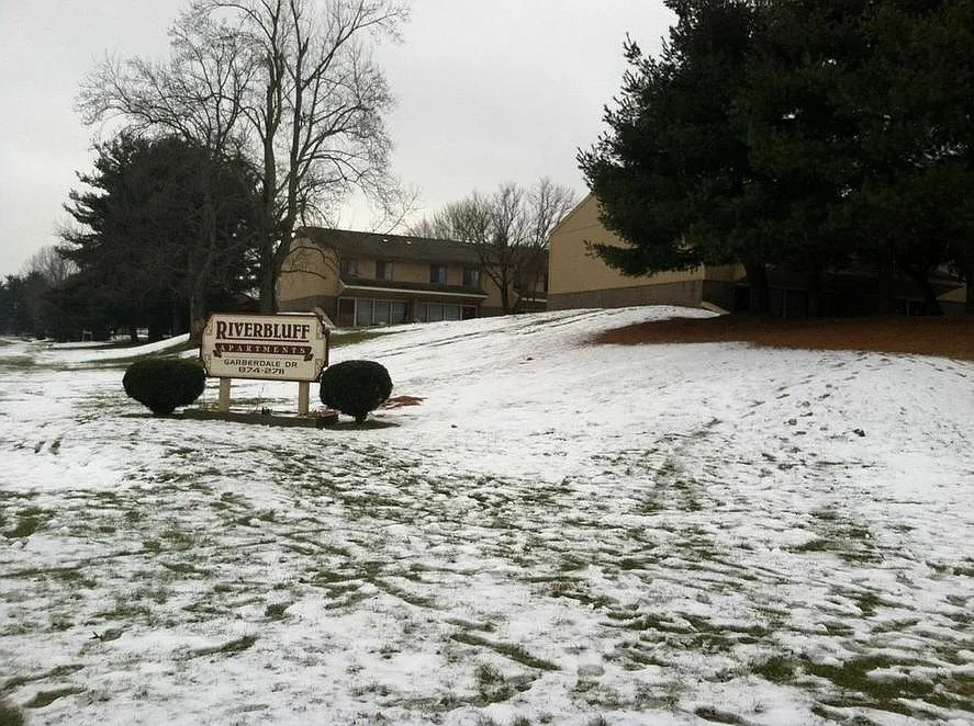 Riverbluff Apartments — Photo 1