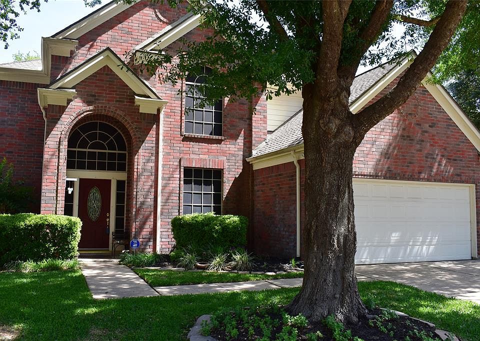 3 Bedroom 2-1/2 Bath Pulte Home with Great Curb Appeal
