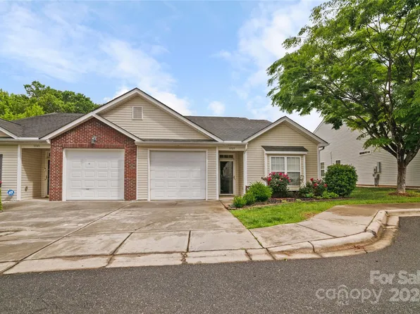 5709 Bradford Lake Ln, Charlotte, NC 28269