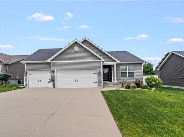 2924 Timber Cove Dr, Cedar Falls, IA 50613