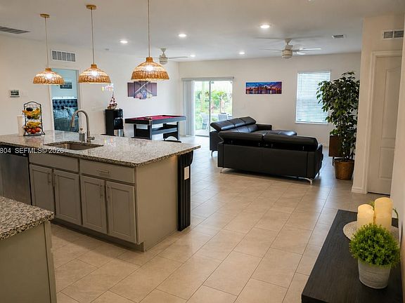 5th image of 1025 SW Sarto Ln