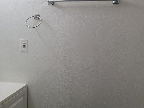 5th image of 525 S Euclid St #4