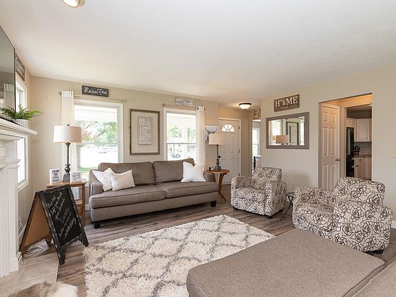 4th image of 450 Willow Ct
