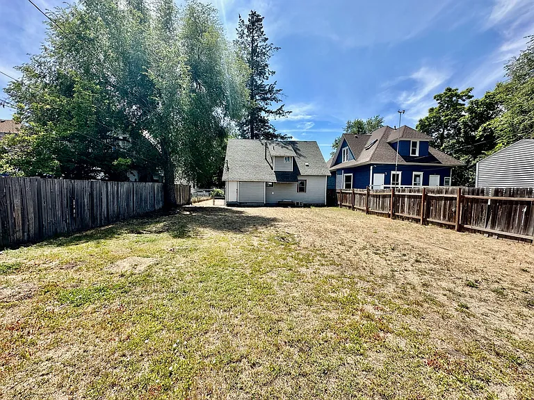 2022 W Dean Ave — Photo 4