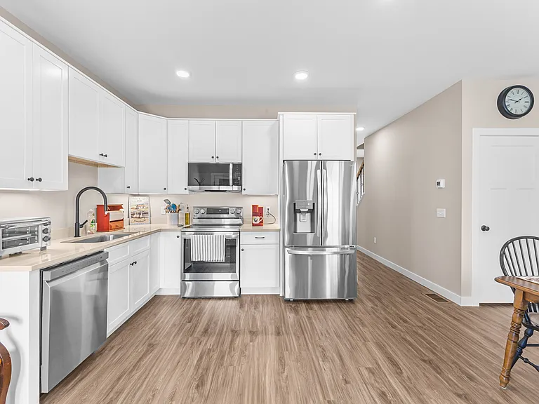 41 Gardner Ln — Photo 4