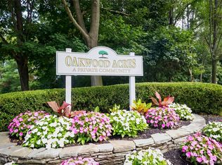 13 Pine St, Huntington, NY 11743