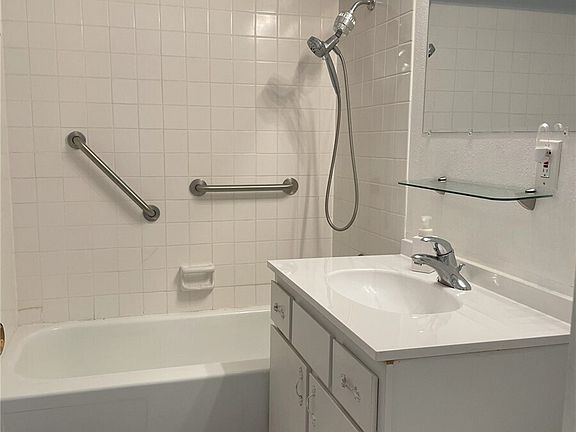 4th image of 685 Morse Street