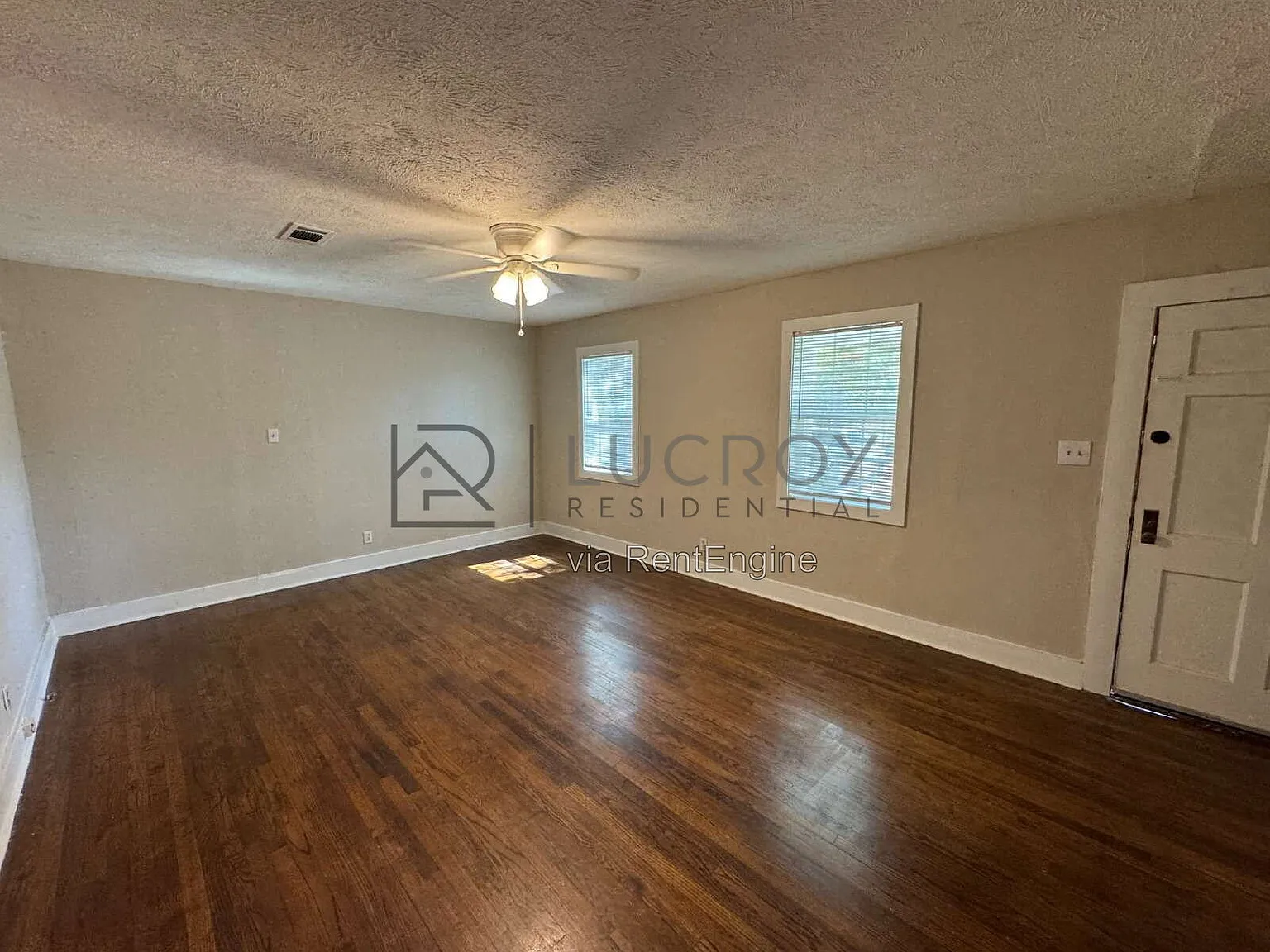 3 bed, 2.0 bath, 1433 sqft, $1,350 — Photo 2