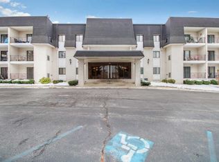 321 Deerpath Dr UNIT 201, Schererville, IN