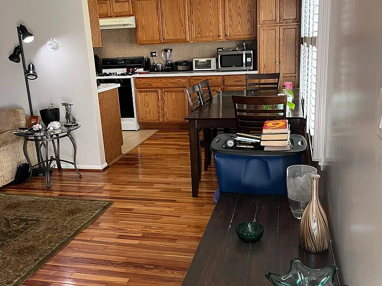 384 Ashwood Ct — Photo 3