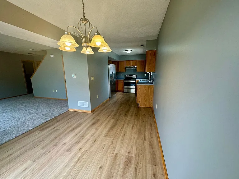 2211 W Todd Ln — Photo 4