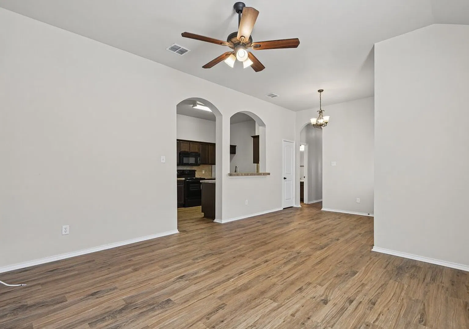 Beautiful 3 Bedroom duplex at Grand Heritage Estates in Lavon! — Photo 4