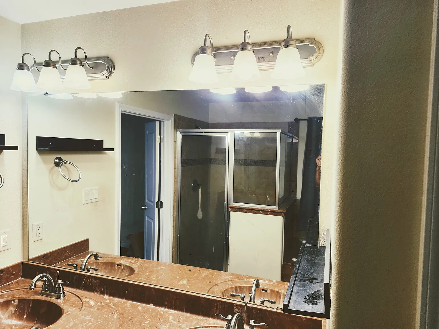 4 bed, 2320 sqft, $1,995 — Photo 4