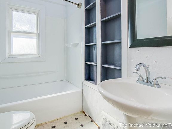4th image of 1928 Silver Ave SE