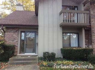 2 Kyle Ct, Willowbrook, IL 60527