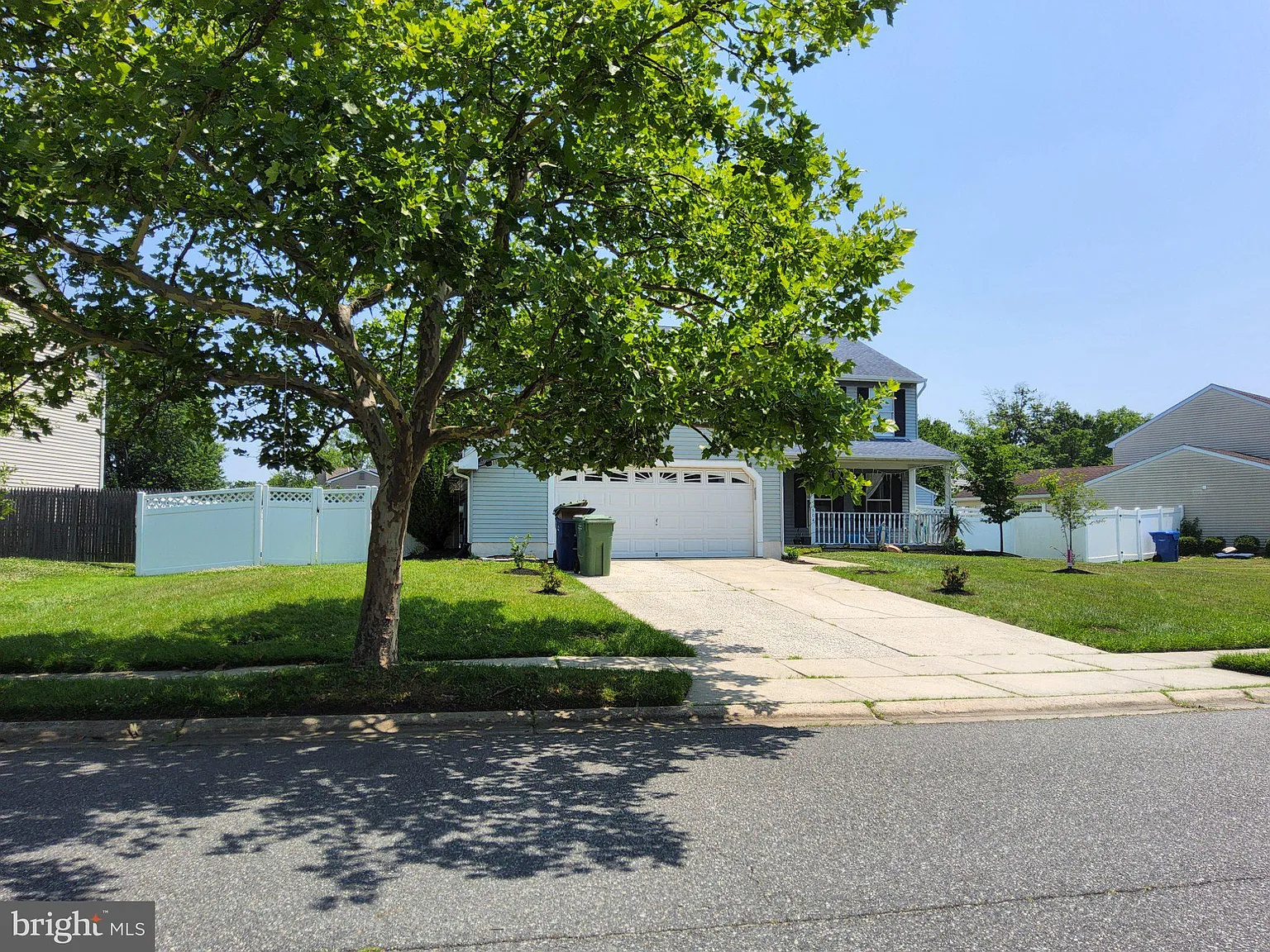 5 bed, 2.5 bath, 2420 sqft, $4,500 — Photo 2