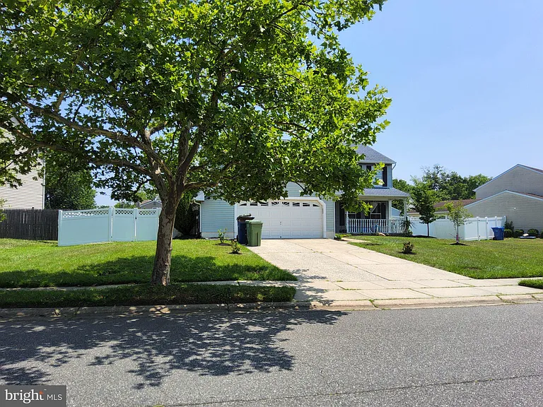 504 Parliament Rd — Photo 2