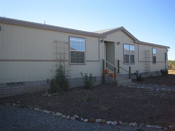 Front driveway & main entrance