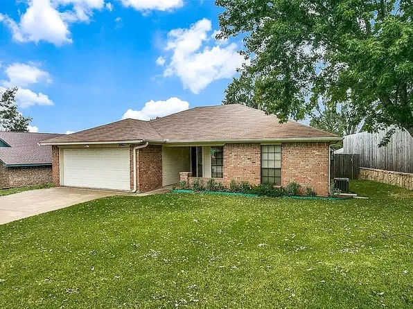 3007 Panhandle Dr, Grapevine, TX 76051