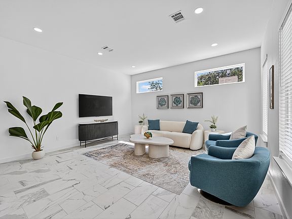 3rd image of 2914 El Fenice Ln