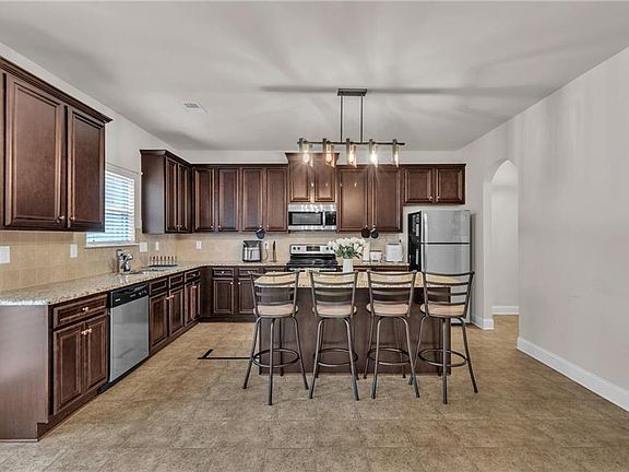 2nd image of 4247 Savannah Trce