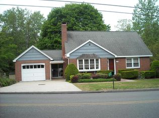 225 Prospect St, Lee, MA 01238