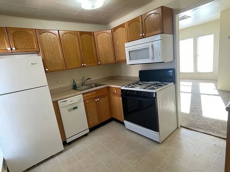 516 N Adams St — Photo 8