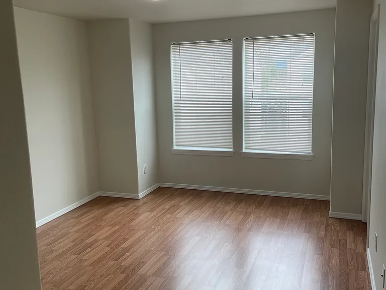 5710 NE 135th Ave — Photo 1