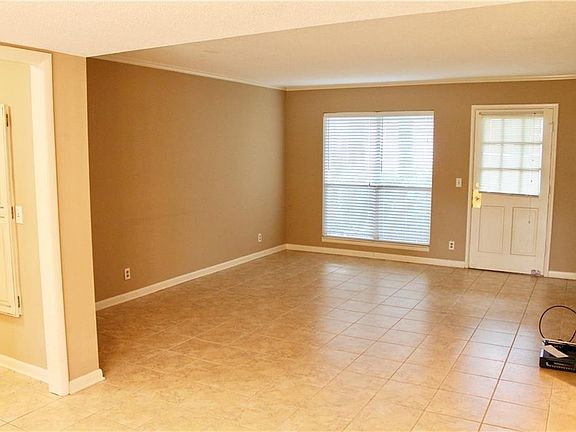 2nd image of 800 Mallery St APT 40