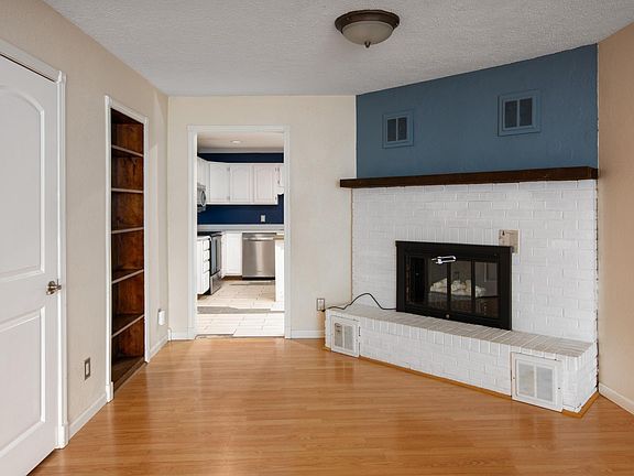 3rd image of 412 Elles Ave