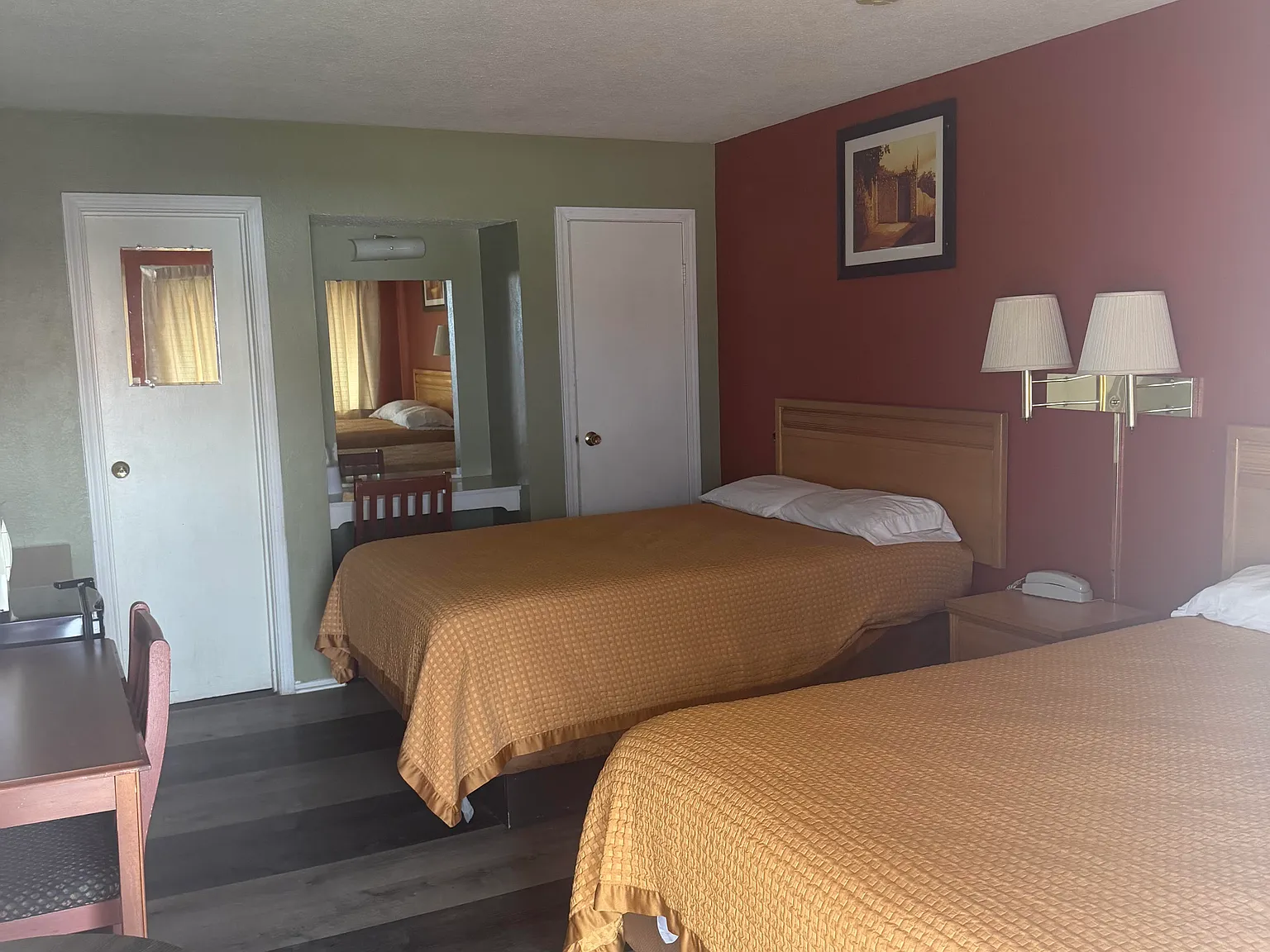 Studio, 300 sqft, $850 — Photo 1