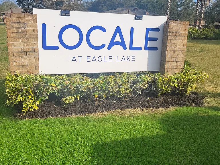 Locale at Eagle Lake — Photo 1