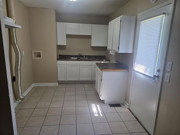 4th image of 3141 Danbury Rd