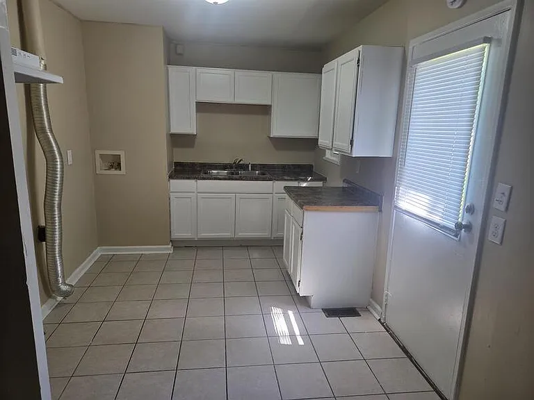 3141 Danbury Rd — Photo 4