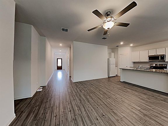 2nd image of 629 Fitzroy Ln