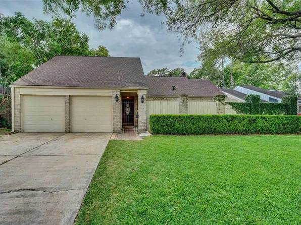 12019 Rocky Knoll Dr, Houston, TX 77077