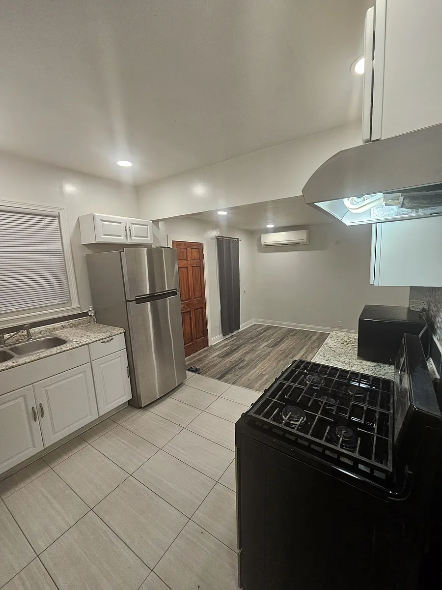 Building Photo - 286 W Tupper St #3