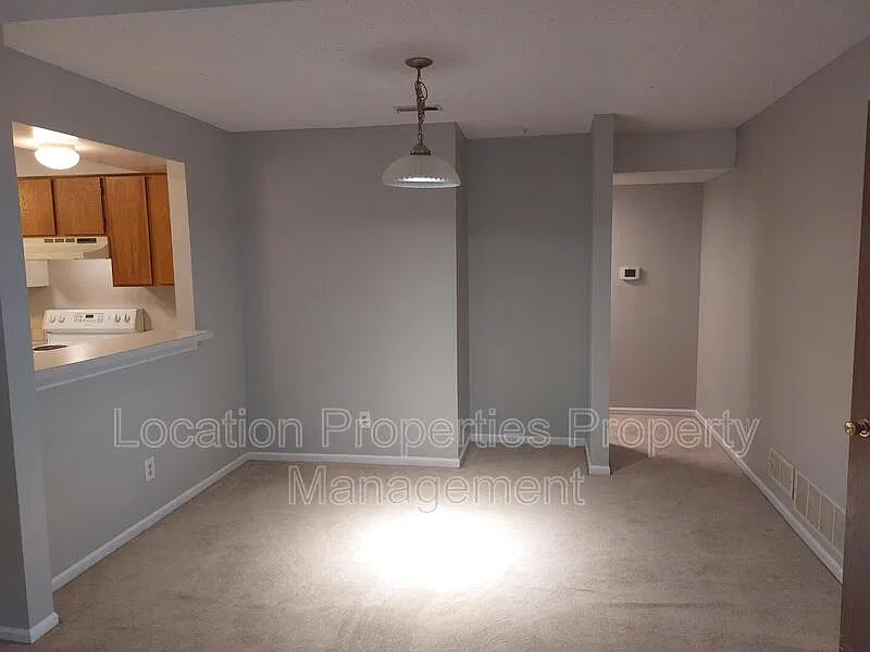 2 bed, 1.0 bath, $850 — Photo 4