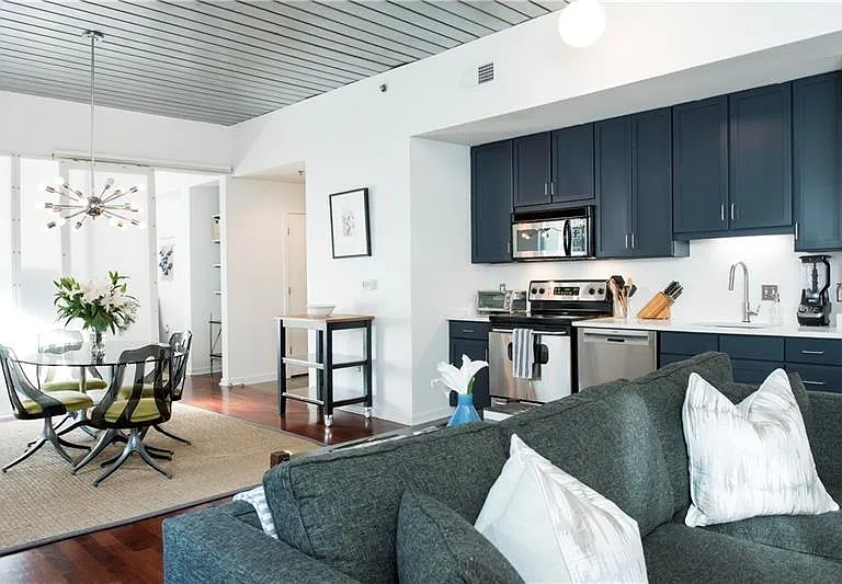 620 Glen Iris Dr NE #223 — Photo 2