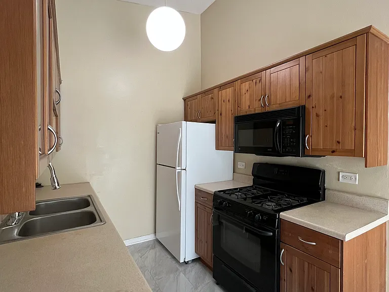 341 Jefferson Ct — Photo 7