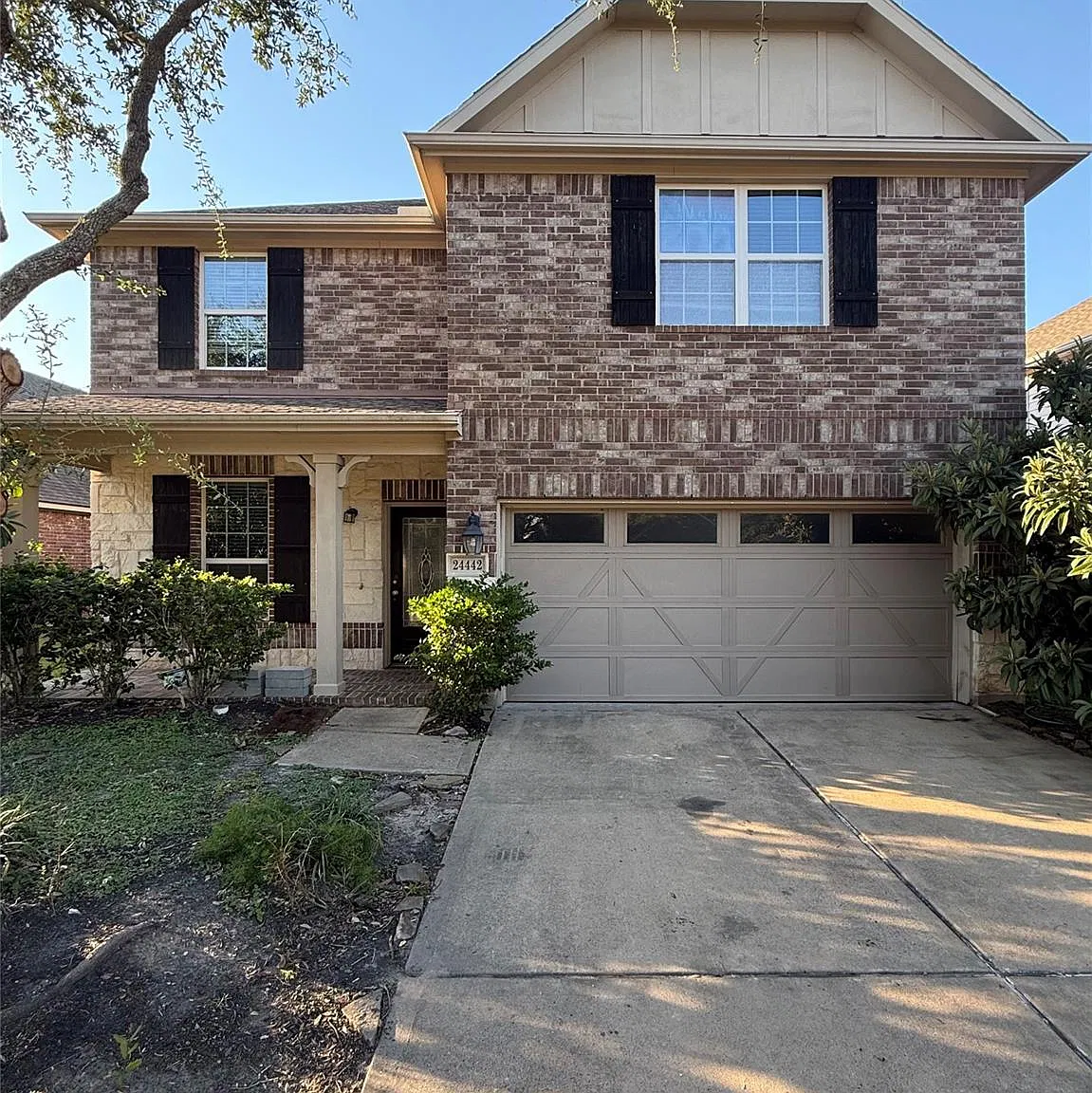 4 bed, 2.5 bath, 2432 sqft, $2,400 — Photo 1