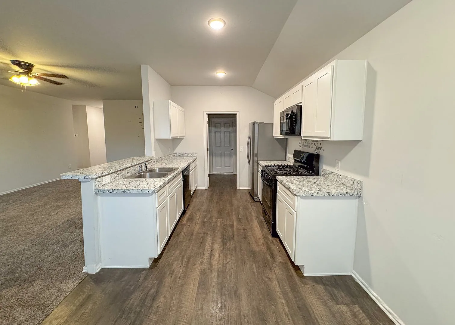 4 Bedrooms | Mustang | Corner Lot — Photo 1