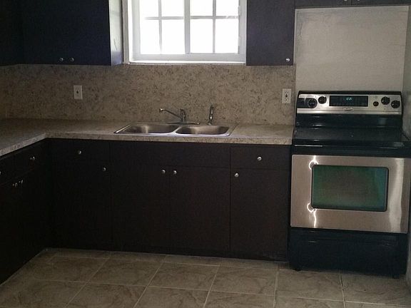 4th image of 310 NW 52nd St