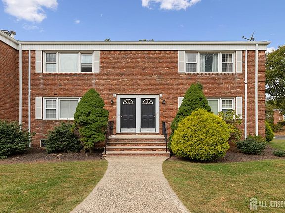 2nd image of 6 Stanford Dr APT 1B