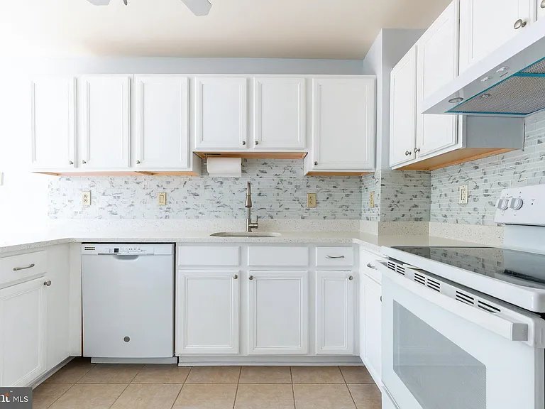 307 Thyme Ln — Photo 8