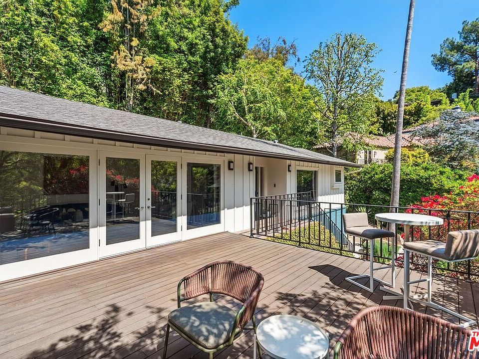 1st image of 3304 N Knoll Dr