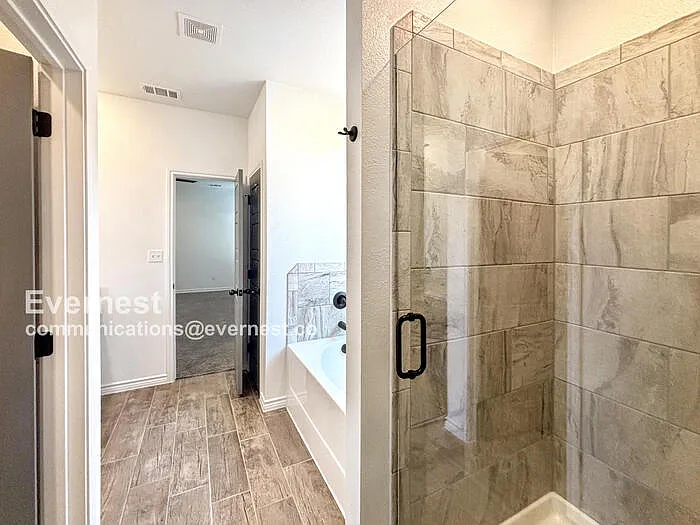 2123 Hornbeam St — Photo 9