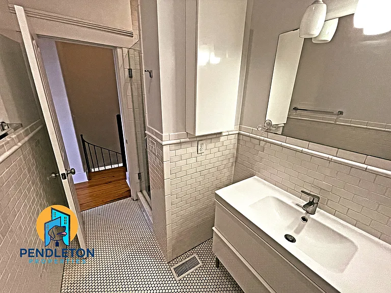 514 E 12th St #3 — Photo 8